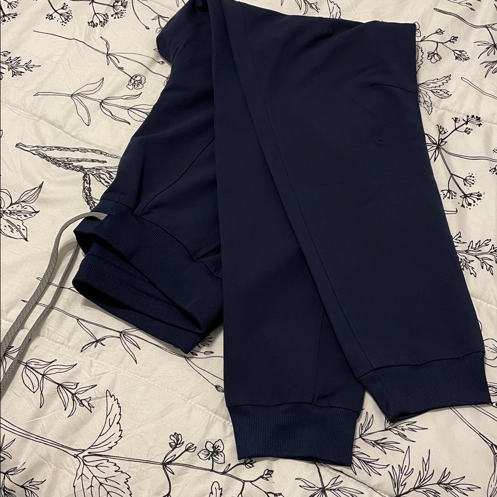 Fabletics Navy Blue women’s Scrubs Small/XSmall - Picture 8 of 10
